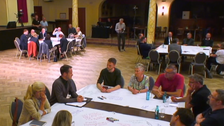 Gruppenarbeit am Tisch