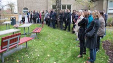 Besucher zur Einweihung des Grünen Seminarraums