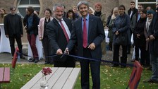 Rektor der TUD, Prof. Hans Müller-Steinhagen und der Dekan der Fakultät Erziehungswissenschaften, Prof. Friedrich Funke, eröffnen den Grünen Seminarraum