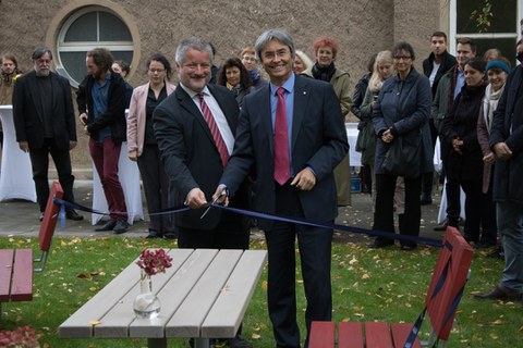 Rektor der TUD, Prof. Hans Müller-Steinhagen und der Dekan der Fakultät Erziehungswissenschaften, Prof. Friedrich Funke, eröffnen den Grünen Seminarraum