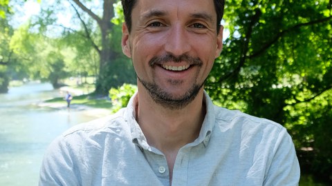 Porträtfoto von Prof. Hannes Ziegler