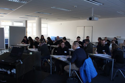 interdisziplinäre Zweiergruppen beim Workshop