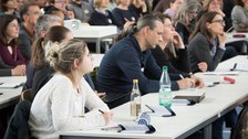 Dem Vortrag folgten über 100 Teilnehmende