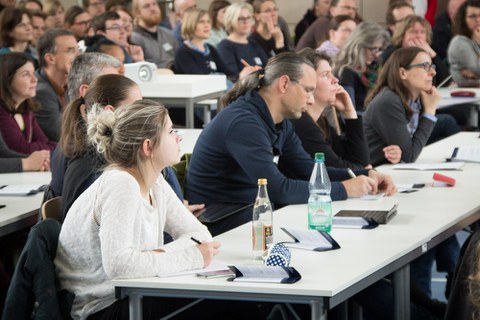 Dem Vortrag folgten über 100 Teilnehmende