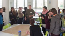Im Anschluss an den Vortrag diskutierten die Teilnehmenden zusammen mit der Projektgruppe verschiedene Fragen zur Universitätsschule