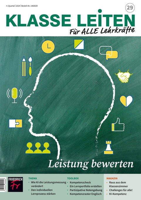 Titelbild der Zeitschrift Klasse leiten - Für alle Lehrkräfte zum Thema Leistung bewerten. Auf einem grünen Tafelhintergrund ist mit Kreide der Umriss eines Kopfes gezeichnet, RUndherum Symbole: Puzzleteile, Mikrofon, Stift und Pinsel, Uhr, geteiltes Viereck, Sprechblasen, geteiltes Herz, Daumen hoch und andere