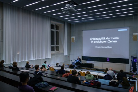 04.11.2020: "Chronopolitik der Form in unsicheren Zeiten", Werkvortrag Christian Kosmas Mayer in der Hochschule für Bildende Künste Dresden