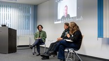 Sprecher:innen während des Symposium