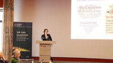 Foto von der Tagung - Rednerin am Pult