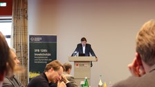 Prof. Dr. Gerd Schwerhoff vor Publikum während seines Vortrags Das Pasquill im frühneuzeitlichen Deutschland. Ein Kommunikationsmedium zwischen Schmähung und Kritik