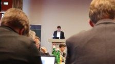 Prof. Dr. Gerd Schwerhoff vor Publikum während seines Vortrags Das Pasquill im frühneuzeitlichen Deutschland. Ein Kommunikationsmedium zwischen Schmähung und Kritik