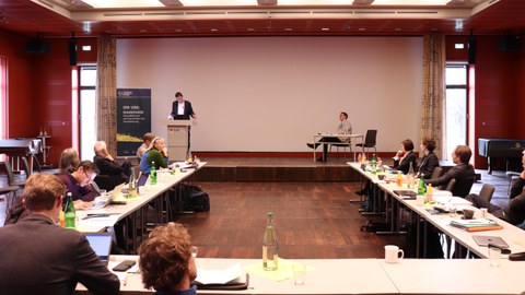 Prof. Dr. Gerd Schwerhoff während der Modoration vor dem Vortrag von Jan Martin Lies