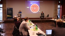 Prof. Dr. Anja Lobenstein-Reichmanns antwortet auf eine Frag
