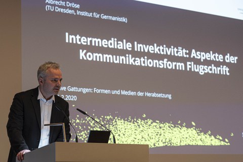 Albrecht Dröse während seines Vortrags "Intermediale Invektivität. Aspekte der Kommunikationsform Flugschrift"