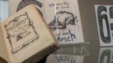 Foto von Exponaten der Ausstellung