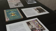 Foto von Exponaten der Ausstellung