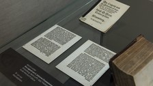 Foto von Exponaten der Ausstellung