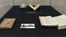 Foto von Exponaten der Ausstellung