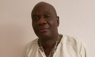 Portrait von Wumi Raji