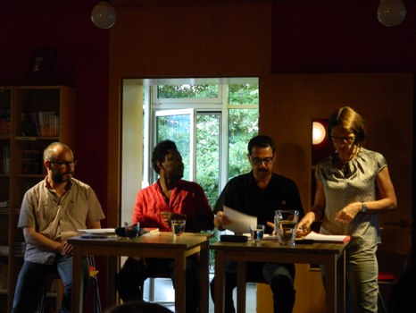 Foto 7 anlässlich der Lesung "La migration des murs - Die Wanderung der Mauern. Französischsprachige Lyrik aus Haïti und Québec" mit den Autoren James Noël (Haïti) und Hector Ruiz (Québec) am 20.06.2018 im Literaturhaus Villa Augustin Dresden.