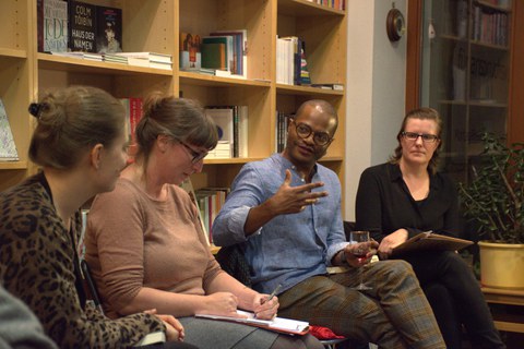 Foto 16 anlässlich von „Max Lobe. Lesung und Gespräch: Confidences“ am 27.10.2022 in der Buchhandlung LeseLust Dresden.