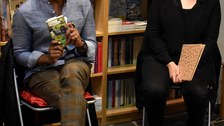 Foto 9 anlässlich von „Max Lobe. Lesung und Gespräch: Confidences“ am 27.10.2022 in der Buchhandlung LeseLust Dresden.