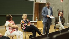 Foto 5 anlässlich der Podiumsdiskussion „Liberté / Freiheit: Wissenschaft im Angesicht von Flucht, Vertreibung und Exil“ am 12. Mai 2022 im Rahmen der Ausstellung „Poser pour la liberté“, 04.-17.05.2022, TU Dresden.