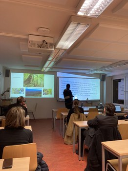 Photo 2 on the occasion of the lecture “Brazzaville – Contemporary Art, Culture, and Society” by Chris Lewis Moumbounou (Brazzaville, Republic of the Congo) on December 3, 2024, at the SLK Faculty of the TU Dresden.