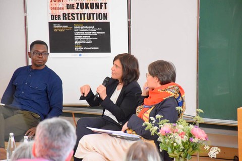 Foto 9 anlässlich der Podiumsdiskussion „Die Zukunft der Restitution“ am 13.06.2024 an der Philosophischen Fakultät der TU Dresden.