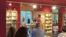 Foto 3 während der Lesung von Ralph Ludwig „Irrschweifen und Lachen“ (L’errance et le rire) am 05.06.2025 im Erich Kästner Haus für Literatur Dresden.