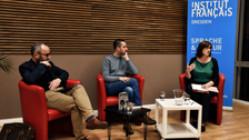 Foto 4 anlässlich von Lesung und Gespräch: Simon Chevrier „Foto auf Anfrage“ im Rahmen der Woche der französischen Sprache und der Frankophonie am 18.03.2026 im Institut français Dresden.