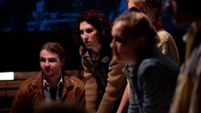 FUGE 89, Premiere, DIE BÜHNE