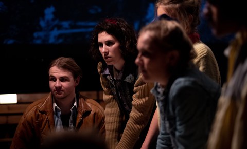 FUGE 89, Premiere, DIE BÜHNE