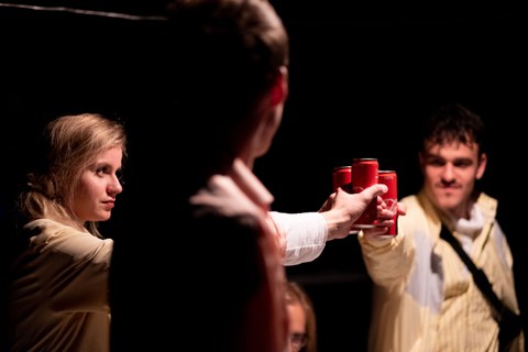 FUGE 89, Premiere, DIE BÜHNE