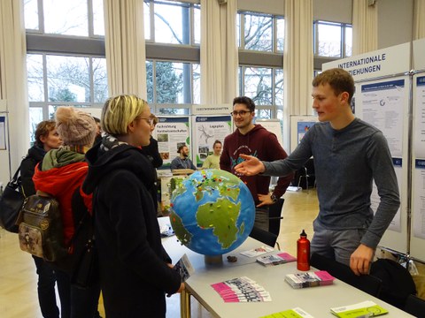 ZIS Stand 19