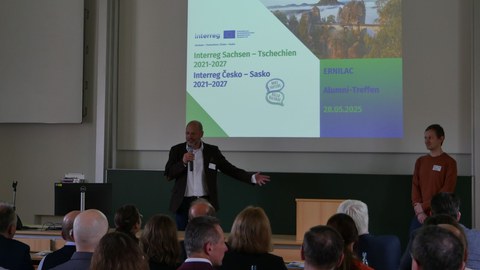 Prof. Eckert bei seinem Vortrag über das Projekt ERNILAC beim Alumnitreffen des IHI Zittau