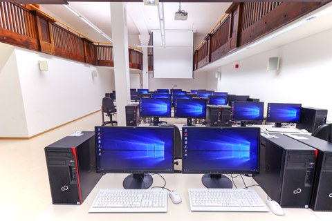 Blick in den Computerpool des IHI Zittau