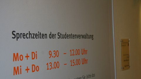 Tür zum Studentensekretariat