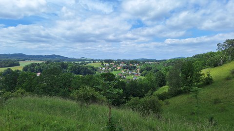 Blick in die typische artenreiche Oberlausitzer Berglandschaft