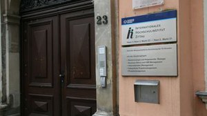 Barocke Eingangstür des IHI Zittau