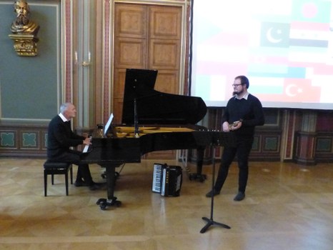Das Duo Simmchen umrahmte die Veranstaltung musikalisch