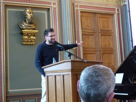 Dr. Anton Potapov, designierter Inhaber der Professur für Bodenbiodiversität, stellt sein Fachgebiet vor.