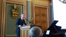 Professor Markus Scholz stellt sich als Professor für Responsible Management vor