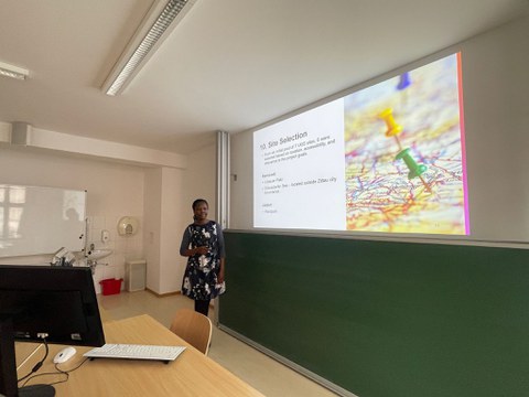 Eseza Kasowole bei der Projektpräsentation