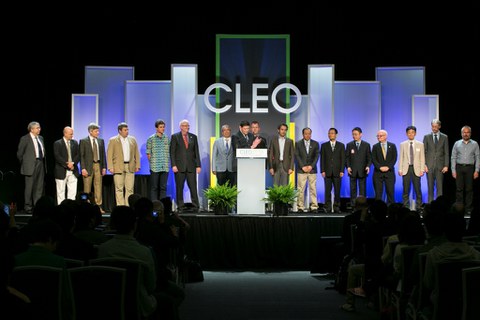 J. Czarske (6. From left), in the center OSA President Alan Willner, University of Southern California