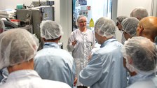 Labortour im Vakuumlabor