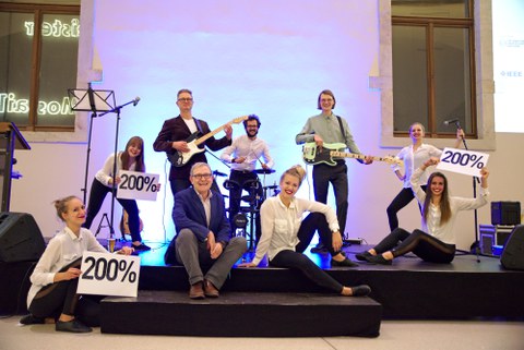 Die „PartyProfs“ der TUD mit dem aktuellen Lied 