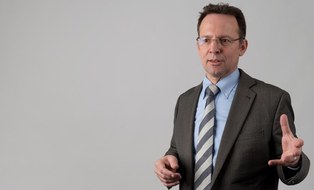 Prof. Leon Urbas