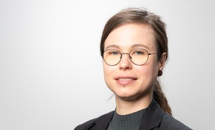 Porträtfoto einer Wissenschaftlerin