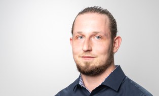 Porträtfoto eines Wissenschaftlers